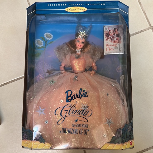 New In Box Collectors Edition Wizard of Oz Barbie Set - Picture 2 of 6
